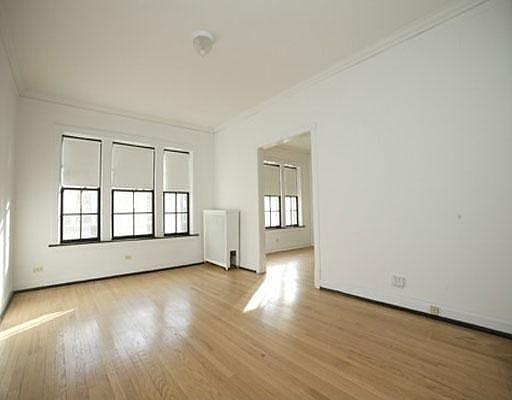 3rd image of 1906 W Morse Ave APT 3