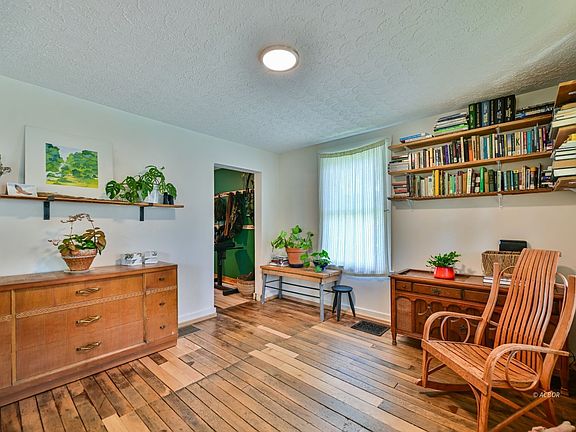 3rd image of 15907 Millfield Rd