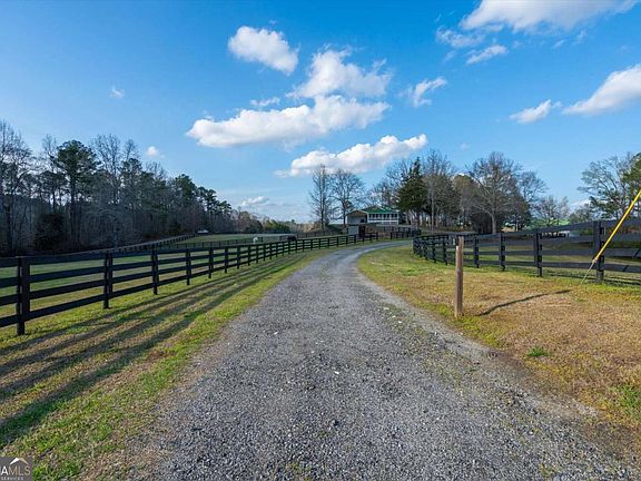 4th image of 35 Saddleback Farms Dr