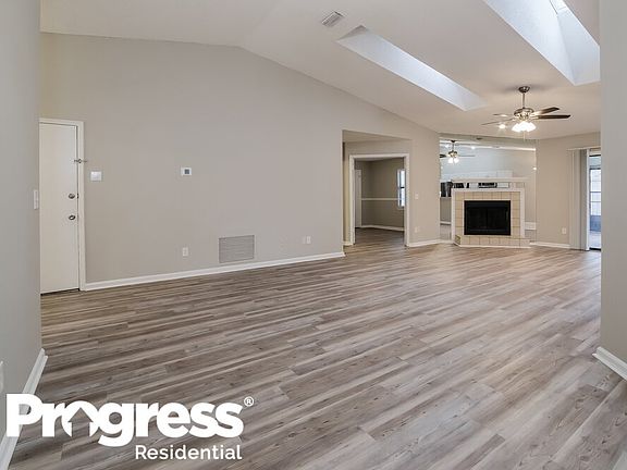 3rd image of 8511 Moss Pointe Trl S