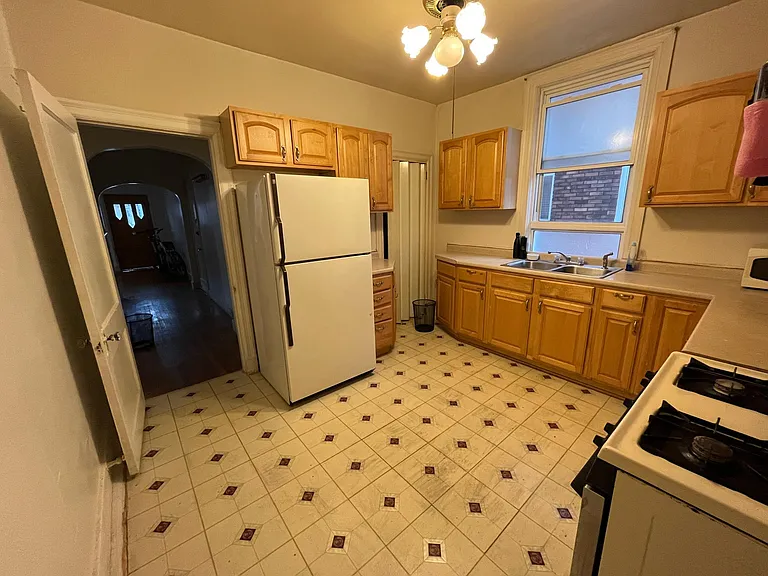 5808 Hobart St #1 — Photo 7