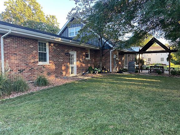 5th image of 1323 Lammers Pike
