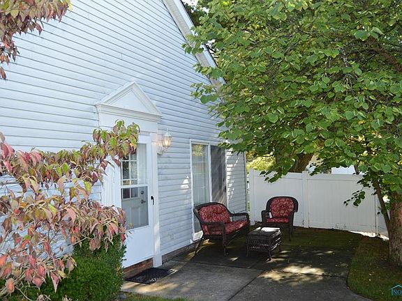 3rd image of 11 Olde Orchard Dr