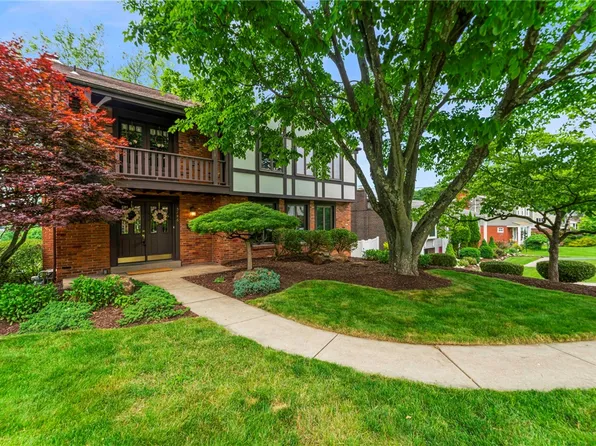 5746 Scenic View Dr, Bethel Park, PA 15102