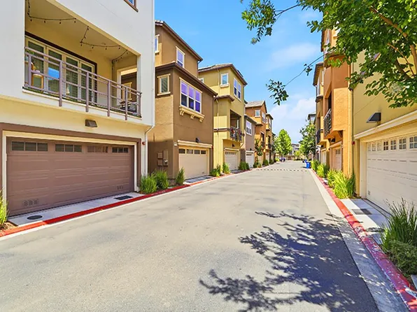 571 Odyssey Ln, Milpitas, CA 95035