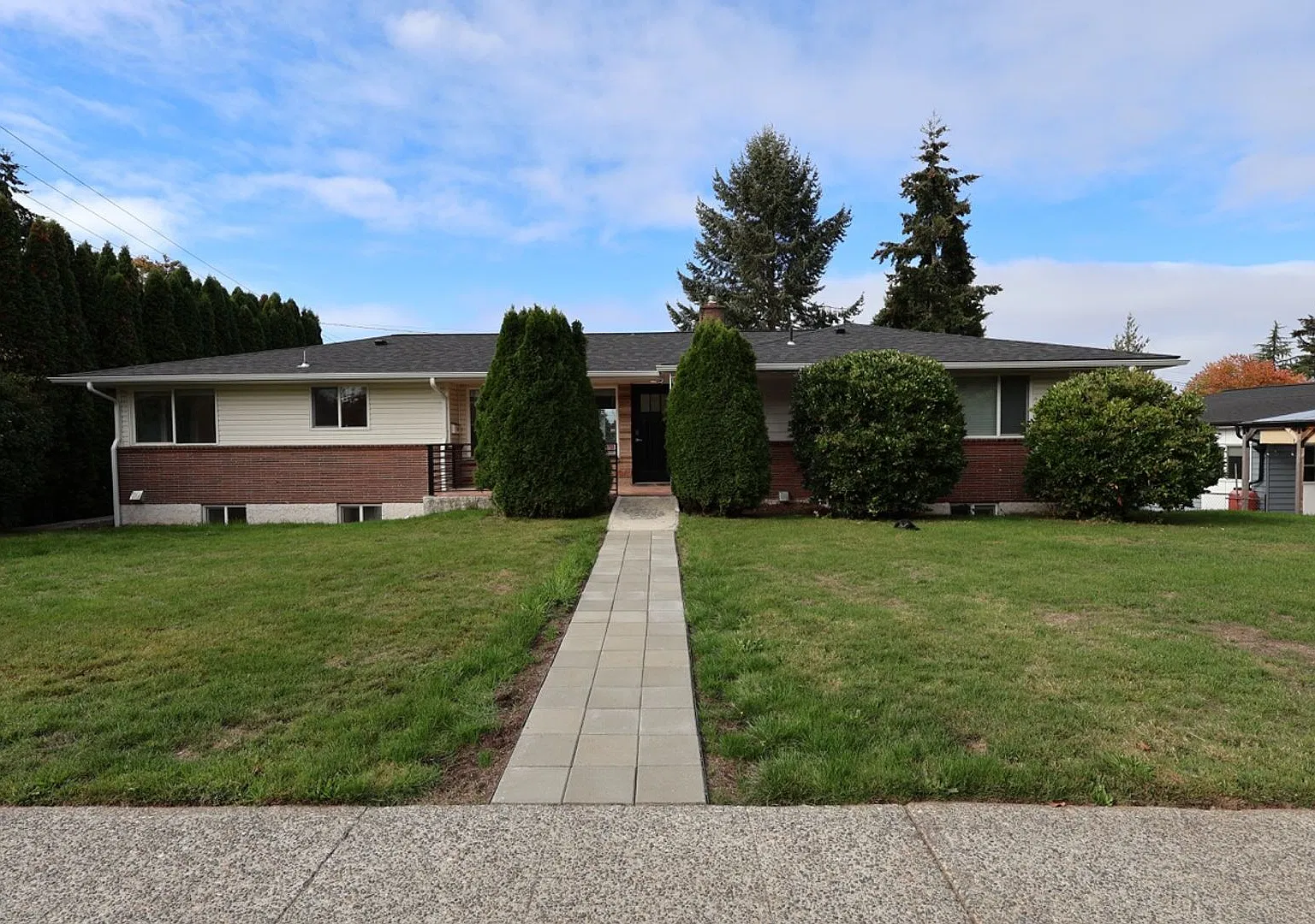 Newly Remodeled 6-Bedroom Home with Two Full Kitchens! — Photo 1