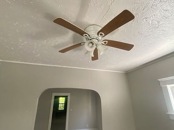 4th image of 677 E 92nd St #2