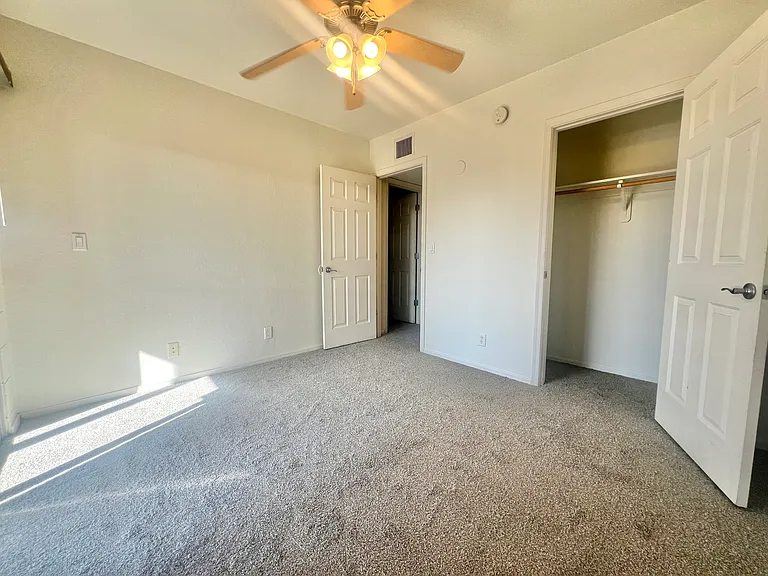 2821 N Columbus Blvd #19 — Photo 17