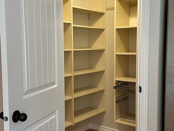 Walk in Pantry