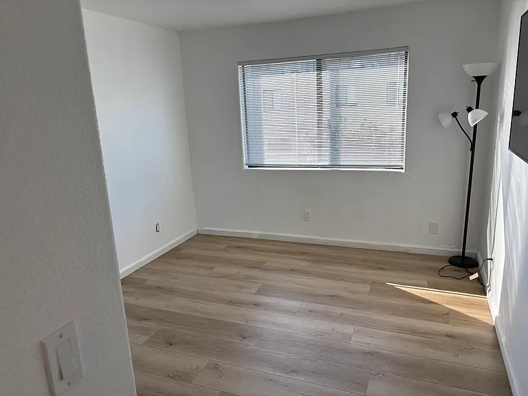 1216 S Saltair Ave #101 — Photo 21