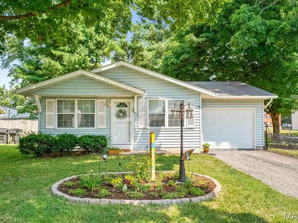 619 E Poplar St, Mascoutah, IL 62258