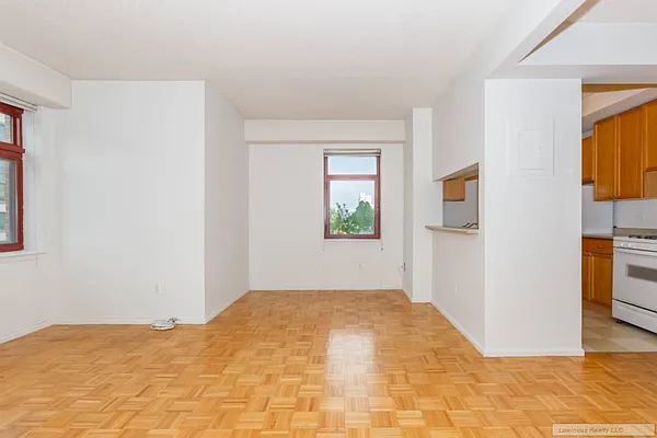 Rented by Luminous Realty | media 25