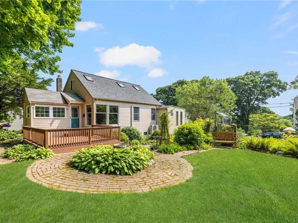 5 Broadview Ave, Bristol, RI 02809