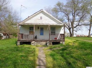 100 1st St, Augusta, IL 62311