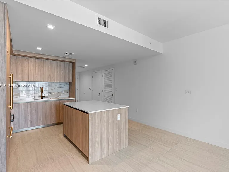 77 SE 5th St #3702 — Photo 9