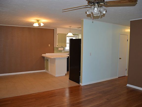 5th image of 828 Holland Ave