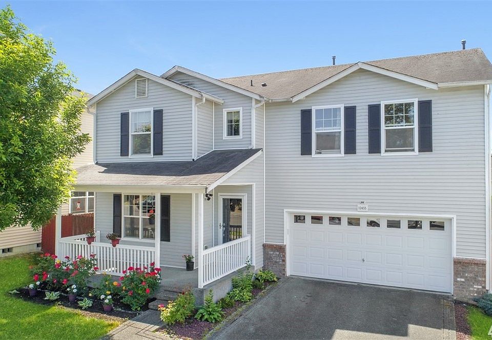 Beautiful 4 bedroom 2.5 Bath Home.  Very well cared for. 