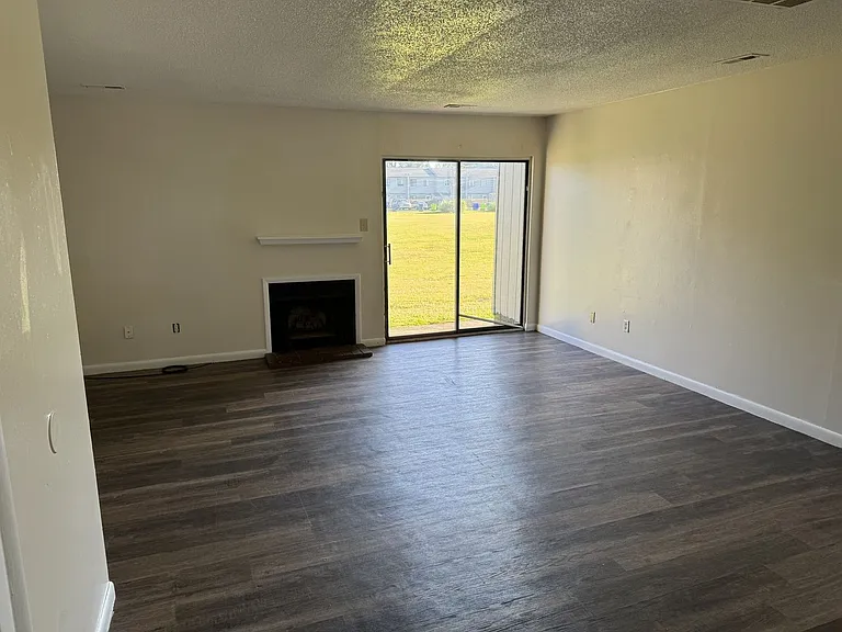 Pine Villa Town Houses — Photo 10