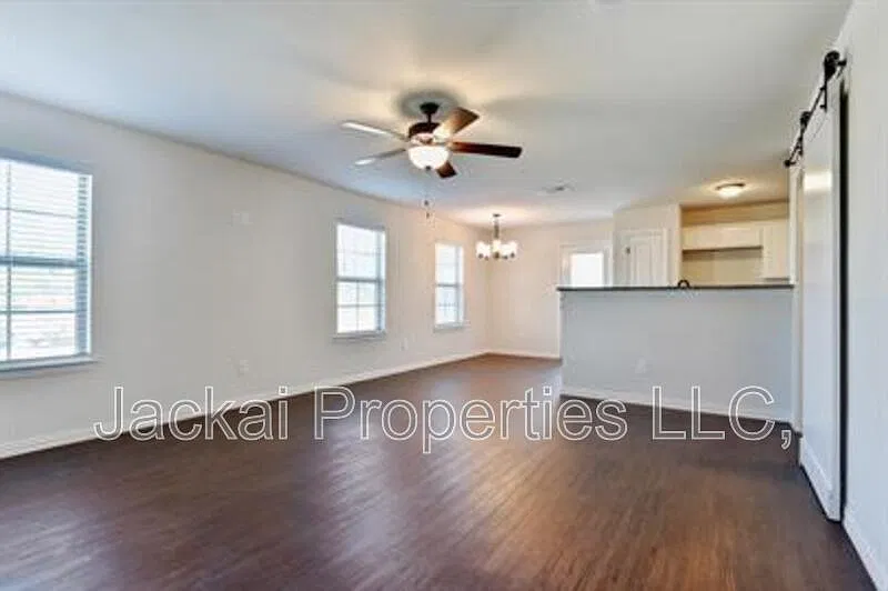 3 bed, 2.5 bath, $1,395 — Photo 3