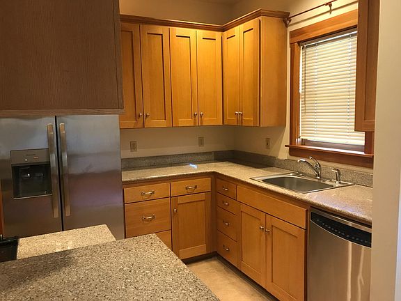 Custom quartersawn oak cabinetry.