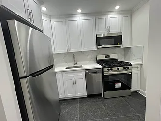 31-85 Crescent Street, #116