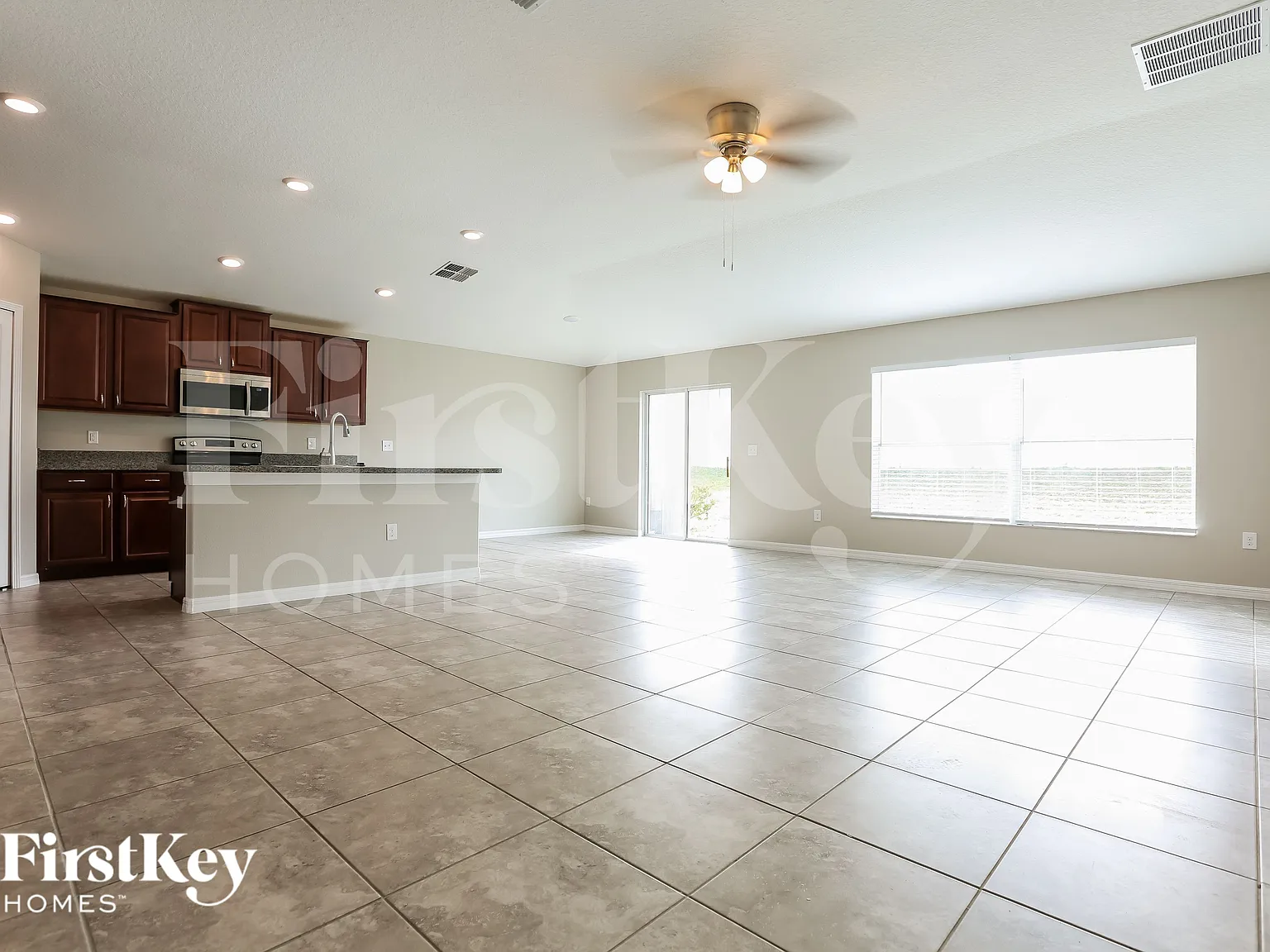 4 bed, 2.0 bath, 1937 sqft, $2,290 — Photo 3
