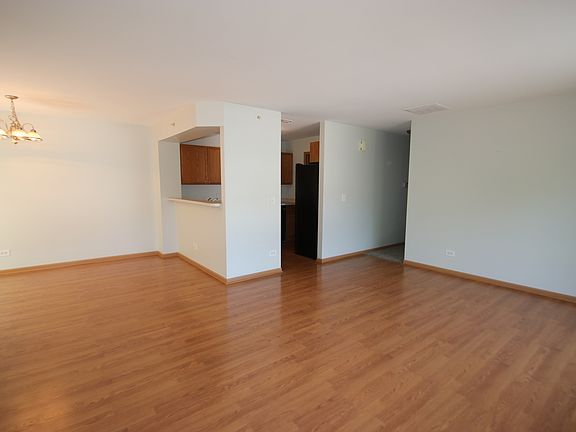 3rd image of 633 Windsor Dr #5D