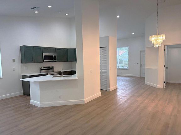 3rd image of 853 SAND CREEK Circle