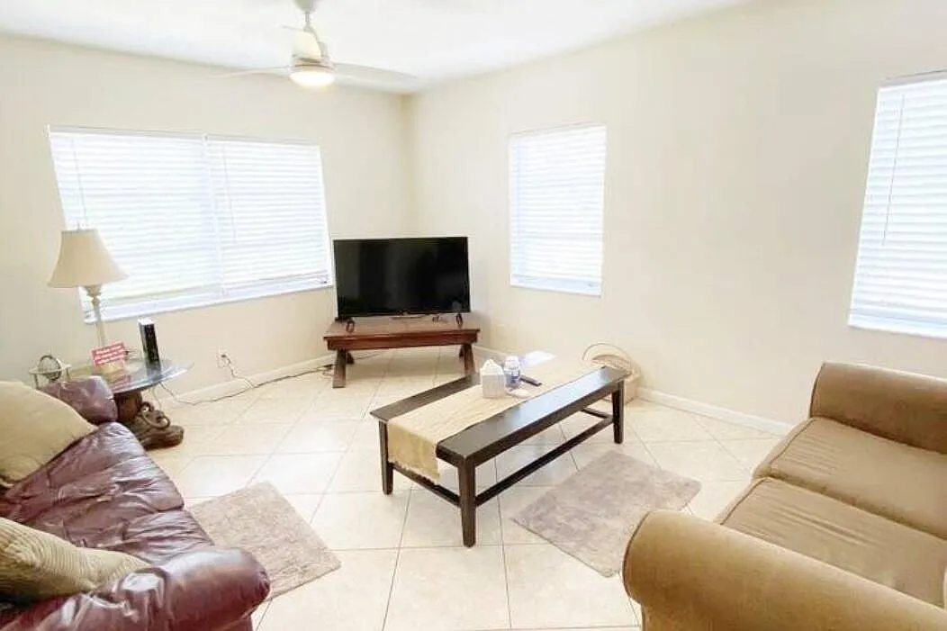 2 bed, 2.0 bath, 1100 sqft, $2,900 — Photo 3