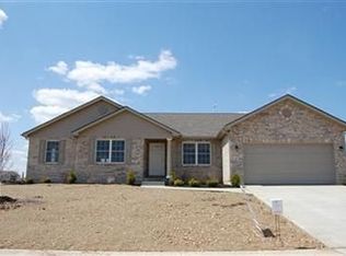 900 Crossbow Ln, Troy, OH