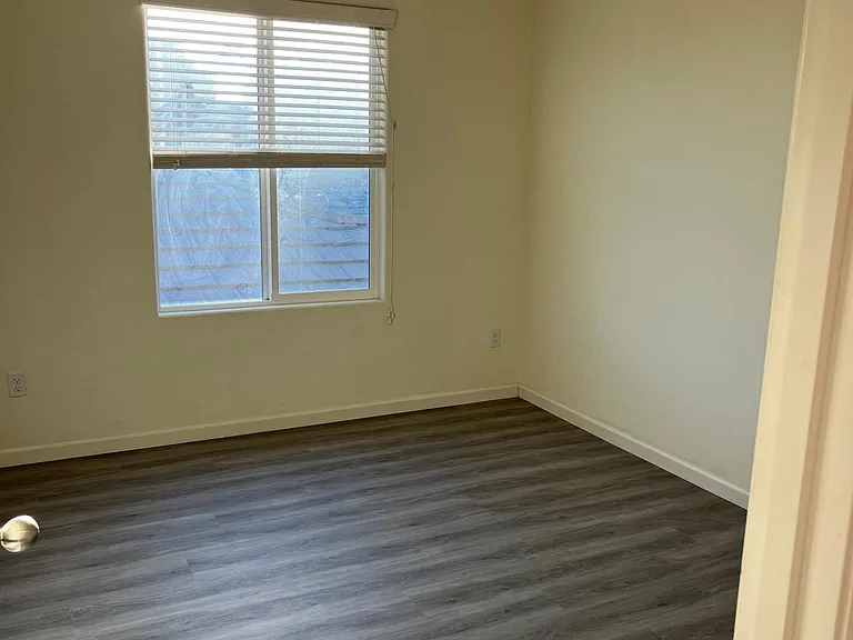 3865 Hampton Way — Photo 9