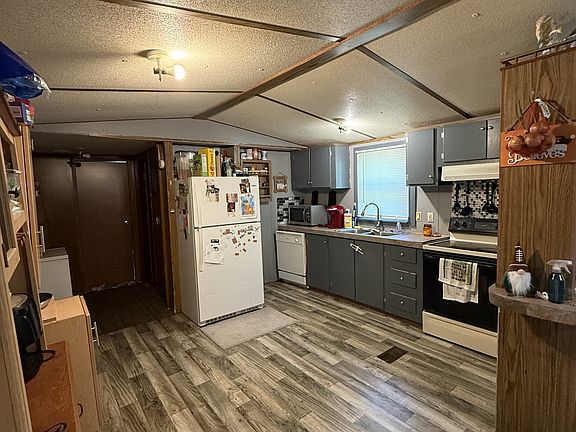 5th image of 160 Oak Dr