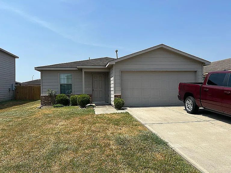 1st image of 902 Canyon Hill Ln