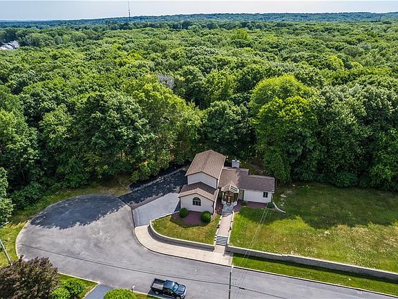 2nd image of 117 Derbyshire Dr