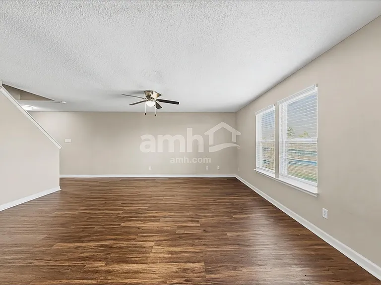 34 Frostwood Ln — Photo 6