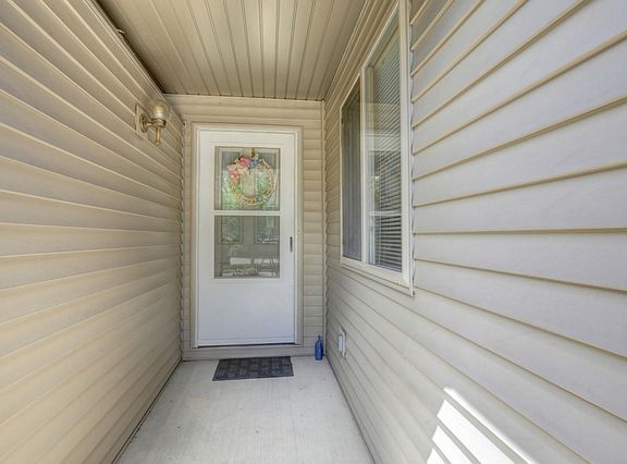 3rd image of 1801B Glenwood Oaks Ct