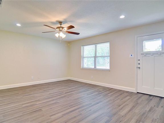 4th image of 2116 Columbia Ave