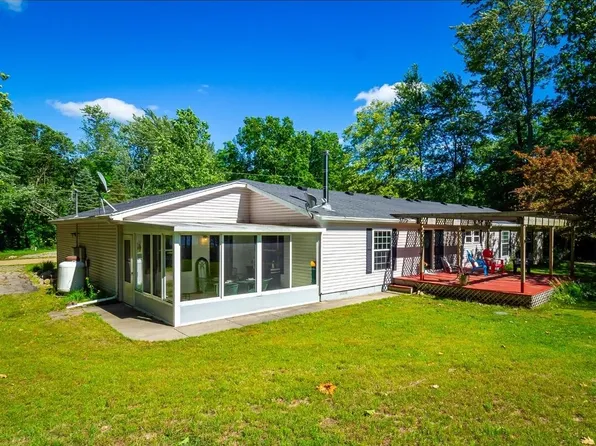 84 Thelen Dr, Gobles, MI 49055