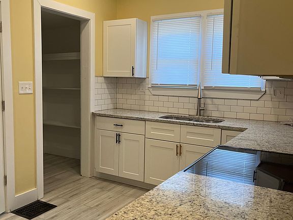 2nd image of 1305 N Lasalle St #1305