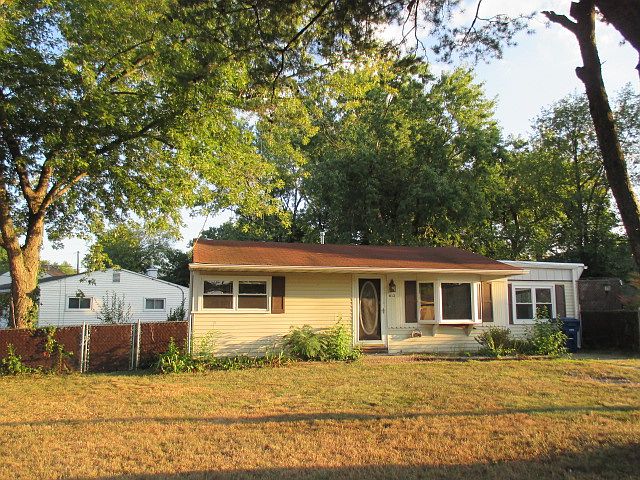 2nd image of 613 Windsor Ave