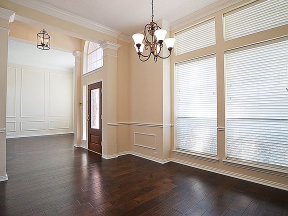 3rd image of 509 Pedmore Dr