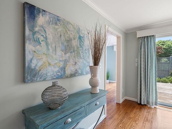 4th image of 22 Floret Cir