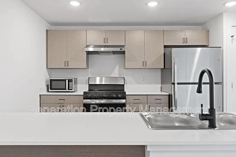 Building Photo - East Line Apartments