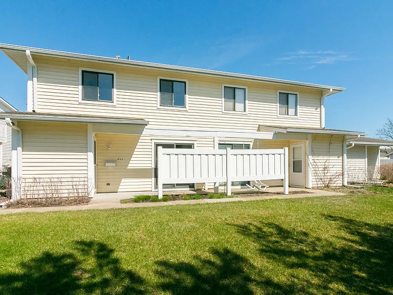 711 Sunfish Pt — Photo 1