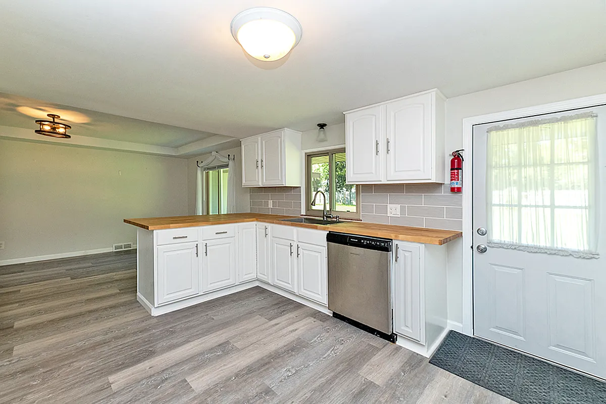 4 bed, 1992 sqft, $3,450 — Photo 4