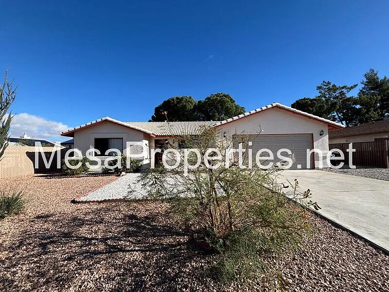 3 bed, 2.0 bath, 1789 sqft, $2,250 — Photo 2