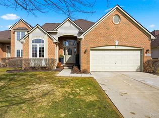 6140 Warwick Dr #6, Commerce Township, MI