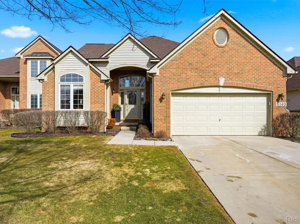 6140 Warwick Dr #6, Commerce Township, MI 48382