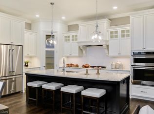 3215 Shadywood Cir, Excelsior, MN 55331