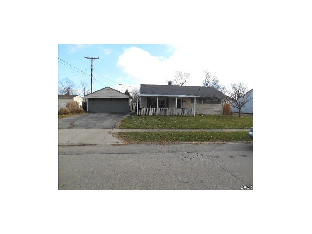 2370 Woodman Dr photo 1